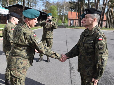 Uroczysty apel w Ośrodku Szkolenia Poligonowego Wojsk Lądowych w Wędrzynie.