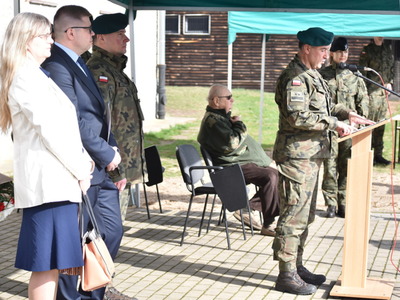 Uroczysty apel w Ośrodku Szkolenia Poligonowego Wojsk Lądowych w Wędrzynie.