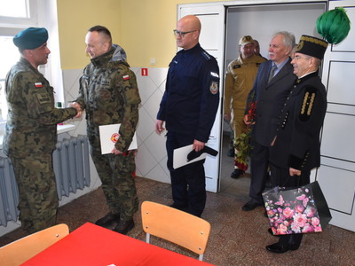 Uroczysty apel w Ośrodku Szkolenia Poligonowego Wojsk Lądowych w Wędrzynie.