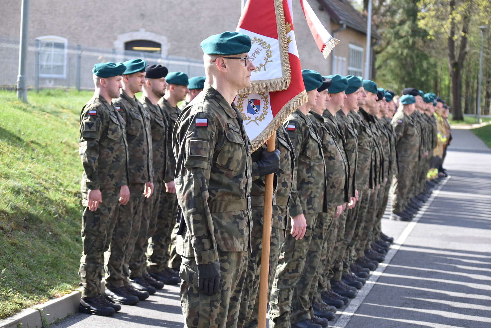 Uroczysty apel w Ośrodku Szkolenia Poligonowego Wojsk Lądowych w Wędrzynie.