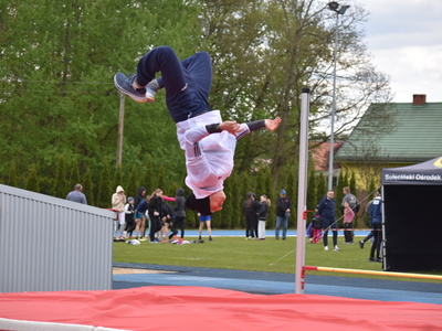 Ogólnopolski Miting Lekkoatletyczny w Sulęcinie. Trening lekkoatlety Macieja Lepiato.