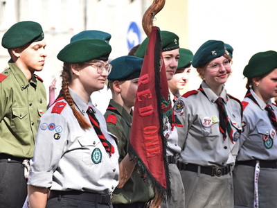Zakończenie XV Rajdu Harcerskiego "Czerwona Jedynka".  Drużyna "Red One".