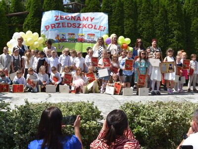 Sześciolatki pożegnały się z przedszkolem.