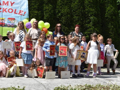 Sześciolatki pożegnały się z przedszkolem. 