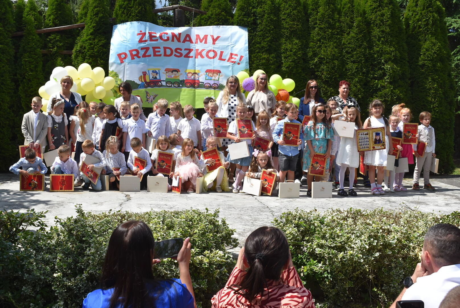Sześciolatki pożegnały się z przedszkolem. 