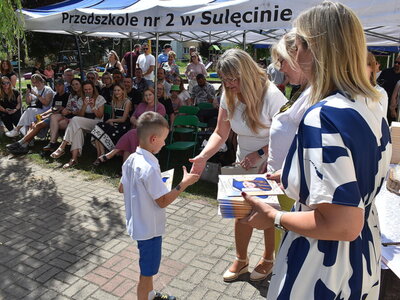 Dziękujemy za wspólne cztery lata. Pożegnanie sześciolatków z Przedszkolem nr 2 im. Małych Odkrywców.