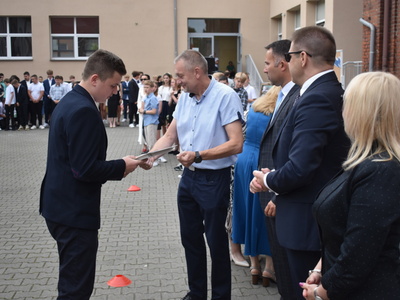 Zakończenie roku szkolnego w Szkole Podstawowej nr 1 im. Jana Pawła II w Sulęcinie.