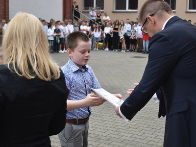 Zakończenie roku szkolnego w Szkole Podstawowej nr 1 im. Jana Pawła II w Sulęcinie.