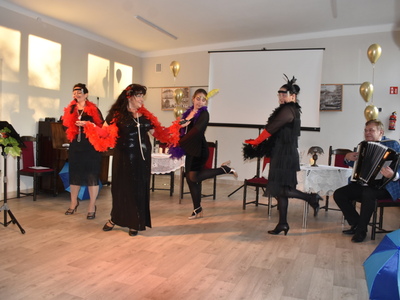 Dzień Seniora w Żubrowie z zespołem Romani Dance. 