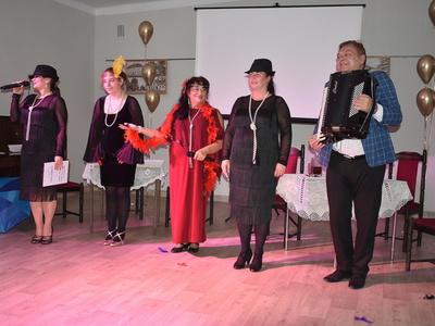 Dzień Seniora w Żubrowie z zespołem Romani Dance. 