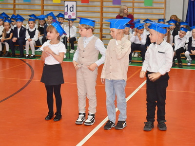Mianowani na uczniów Szkoły Podstawowej nr 1 im. Jana Pawła II w Sulęcinie. 