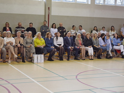 Ślubowanie uczniów klas pierwszych w Szkole Podstawowej nr 2 im. Polskich Olimpijczyków w Sulęcinie.