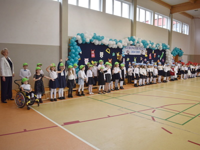 Ślubowanie uczniów klas pierwszych w Szkole Podstawowej nr 2 im. Polskich Olimpijczyków w Sulęcinie.