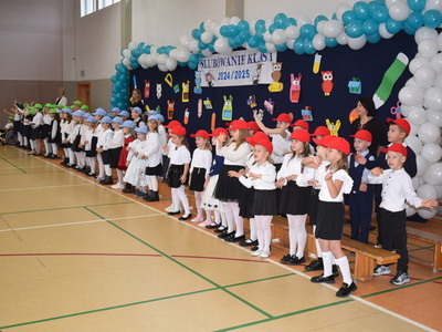 Ślubowanie uczniów klas pierwszych w Szkole Podstawowej nr 2 im. Polskich Olimpijczyków w Sulęcinie.