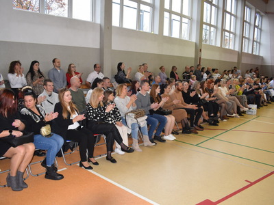 Ślubowanie uczniów klas pierwszych w Szkole Podstawowej nr 2 im. Polskich Olimpijczyków w Sulęcinie.