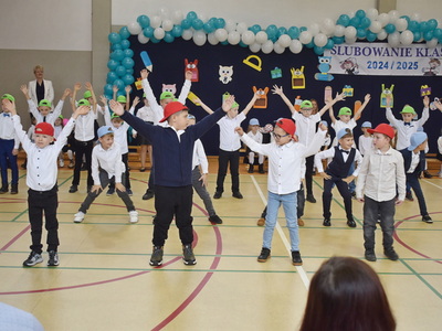 Ślubowanie uczniów klas pierwszych w Szkole Podstawowej nr 2 im. Polskich Olimpijczyków w Sulęcinie.