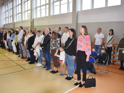 Ślubowanie uczniów klas pierwszych w Szkole Podstawowej nr 2 im. Polskich Olimpijczyków w Sulęcinie.