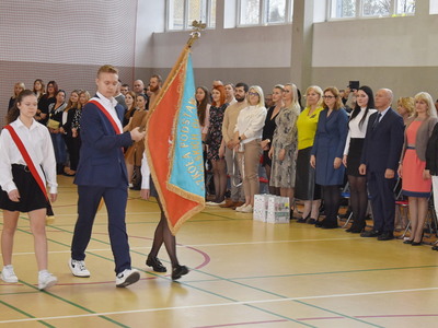 Ślubowanie uczniów klas pierwszych w Szkole Podstawowej nr 2 im. Polskich Olimpijczyków w Sulęcinie.