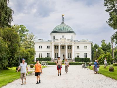 pałac w Lubostroniu