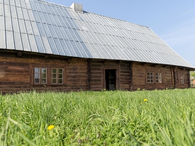 Alt="Zdjęcie przedstawia budynek dawnej Fabryki Fajek, widok od podwórka. Zdjęcie: Ola Szczygieł"