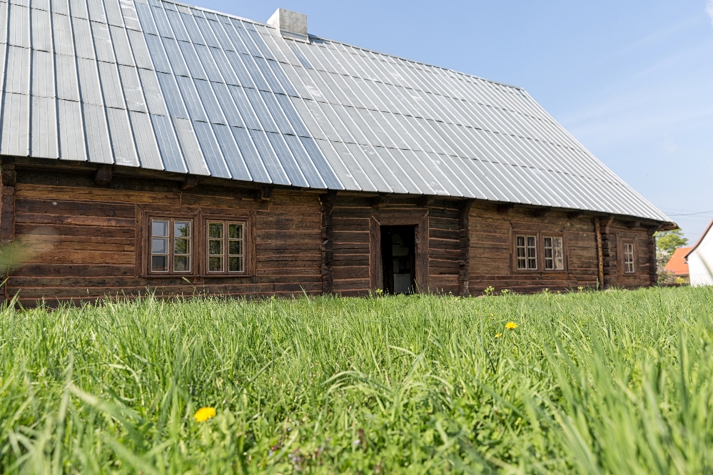 Alt="Zdjęcie przedstawia budynek dawnej Fabryki Fajek, widok od podwórka. Zdjęcie: Ola Szczygieł"