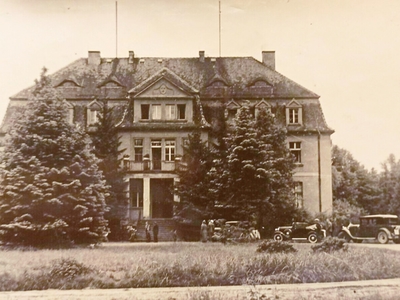 Alt=Zdjęcie przedstawia Pałac w Ciasnej. Zdjęcie pochodzi ze strony: https://fotopolska.eu/Ciasna/b1964,Palac.html?f=1842161-foto , dostęp online 10.10.2022."