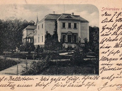 Alt:="Zdjęcie przestawia Pałac w Sierakowie Śląskim. Zdjęcie ze strony https://fotopolska.eu/Sierakow_Slaski/b65662,Palac_von_Kitzingow.html?f=492934-foto ,dostęp 27.10. 2021r."