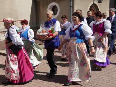 Alt="Zdjęcie przedstawia obchody Regionalnej Pielgrzymki Rolników do Sanktuarium Matki Bożej w Lubecku. Zdjęcia: udostępnione przez organizatora."