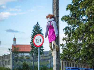 Alt="Zdjęcie przedstawia ozdoby dożynkowe w Jeżowej."