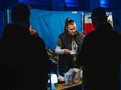 Alt="Zdjęcie przedstawia dodatkowe atrakcje podczas dożynek, oraz osoby które w nich uczestniczyły."