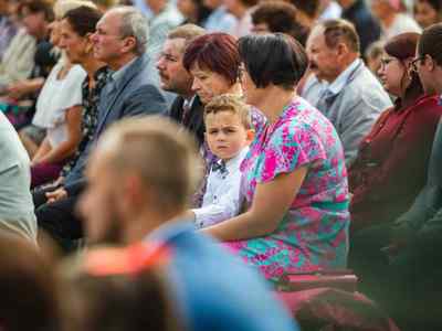Alt="Zdjęcie przedstawia zgromadzone osoby w czasie odpustowej Mszy Świętej w Jeżowej."