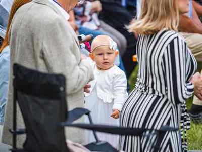 Alt="Zdjęcie przedstawia zgromadzone osoby w czasie odpustowej Mszy Świętej w Jeżowej."