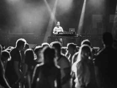 Alt="Zdjęcie przedstawia Dni Gminy Ciasna 2022 wraz z towarzyszącymi jej wydarzeniami - zabawa taneczna z DJ Phobia."