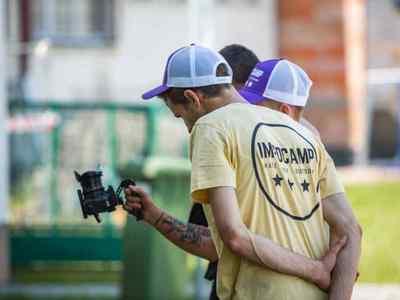 Alt="Zdjęcie przedstawia Dni Gminy Ciasna 2022 wraz z towarzyszącymi jej wydarzeniami - zajęcia deskorolkowe na skateparku."