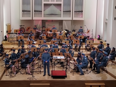 Alt="Zdjęcie przedstawia Gminną Orkiestrę Dętą podczas koncertu w Filharmonii Śląskiej im. Henryka Góreckiego. 2021r."