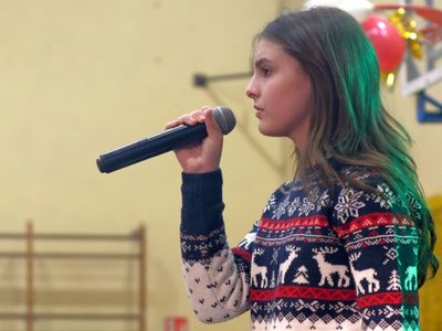 Alt="Zdjęcie przedstawia występy podczas Wielkiej Orkiestry Świątecznej Pomocy w Ciasnej. Zdjęcie: Radosław Gruca."