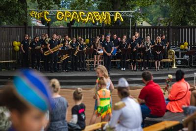 Alt="Zdjęcie przedstawia obchody Dni Gminy Ciasna 2023 wraz z Jubileuszem 20-lecia Mażoretek Copacabana."