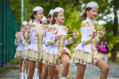 Alt="Zdjęcie przedstawia obchody Dni Gminy Ciasna 2023 wraz z Jublieuszem 20-lecia Mażoretek Copacabana."