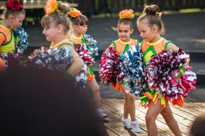 Alt="Zdjęcie przedstawia obchody Dni Gminy Ciasna 2023 wraz z Jublieuszem 20-lecia Mażoretek Copacabana."