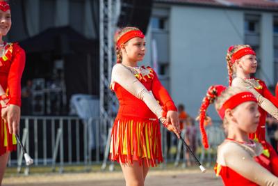 Alt="Zdjęcie przedstawia obchody Dni Gminy Ciasna 2023 wraz z Jublieuszem 20-lecia Mażoretek Copacabana."