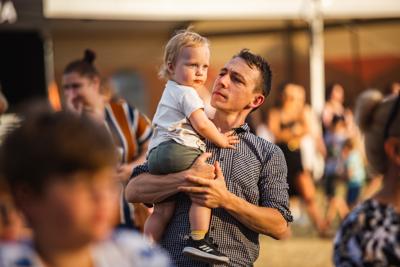 Alt="Zdjęcie przedstawia obchody Dni Gminy Ciasna 2023 wraz z Jublieuszem 20-lecia Mażoretek Copacabana."