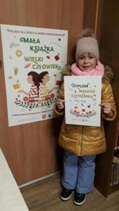 Alt="Zdjęcie przedstawia uczestniczkę - Anię, akcji Mała Książka-Wielki Człowiek."
