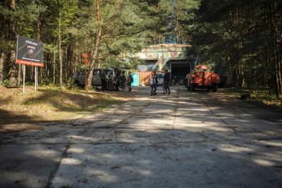 Alt="Zdjęcie przedstawia zawody na strzelnicy podczas Dni Gminy Ciasna 2024 - Niedziela 16.06.2024."