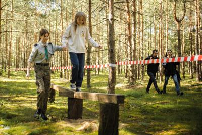 Alt="Zdjęcie przedstawia zawody na strzelnicy podczas Dni Gminy Ciasna 2024 - Niedziela 16.06.2024."