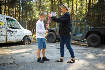 Alt="Zdjęcie przedstawia zawody na strzelnicy podczas Dni Gminy Ciasna 2024 - Niedziela 16.06.2024."