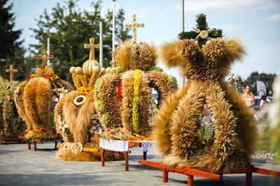 Alt=”Zdjęcie przedstawia obchody Dożynek Gminy Ciasna w Glinicy w dniu 1 września 2024 roku.”