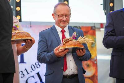 Alt=”Zdjęcie przedstawia obchody Dożynek Gminy Ciasna w Glinicy w dniu 1 września 2024 roku.”