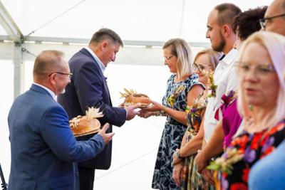 Alt=”Zdjęcie przedstawia obchody Dożynek Gminy Ciasna w Glinicy w dniu 1 września 2024 roku.”