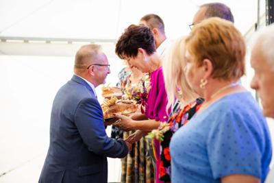 Alt=”Zdjęcie przedstawia obchody Dożynek Gminy Ciasna w Glinicy w dniu 1 września 2024 roku.”