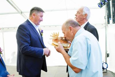 Alt=”Zdjęcie przedstawia obchody Dożynek Gminy Ciasna w Glinicy w dniu 1 września 2024 roku.”
